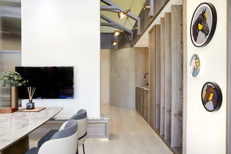 光影漫遊辦公場所 晨光溢暖輕緩無壓